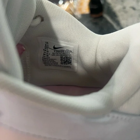 Nike A’One Women’s basketball shoes Wht/Prfct Pnk/Prism Pnk - Picture 2 of 8